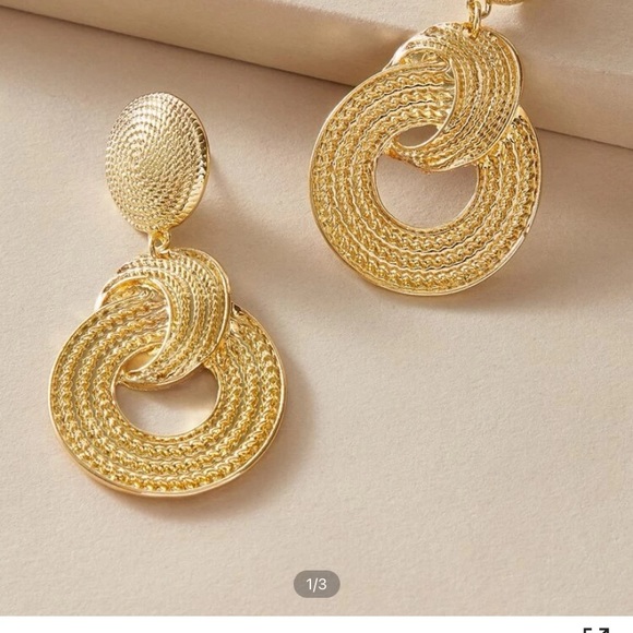 1 pair textured metal, round drop earrings, metal color gold - Picture 3 of 7